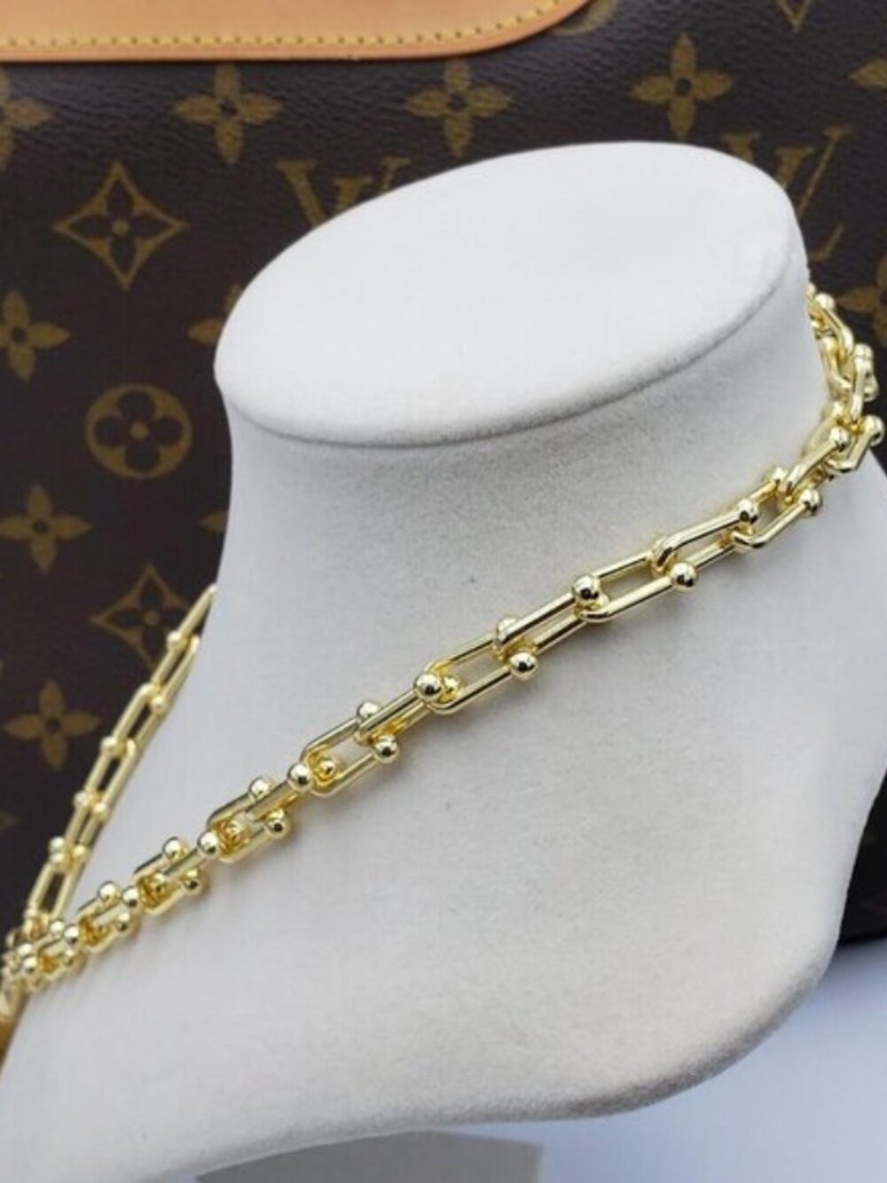 18k Gold Plated Heart Pendant Horse Shoe Necklace - Picture 3 of 10